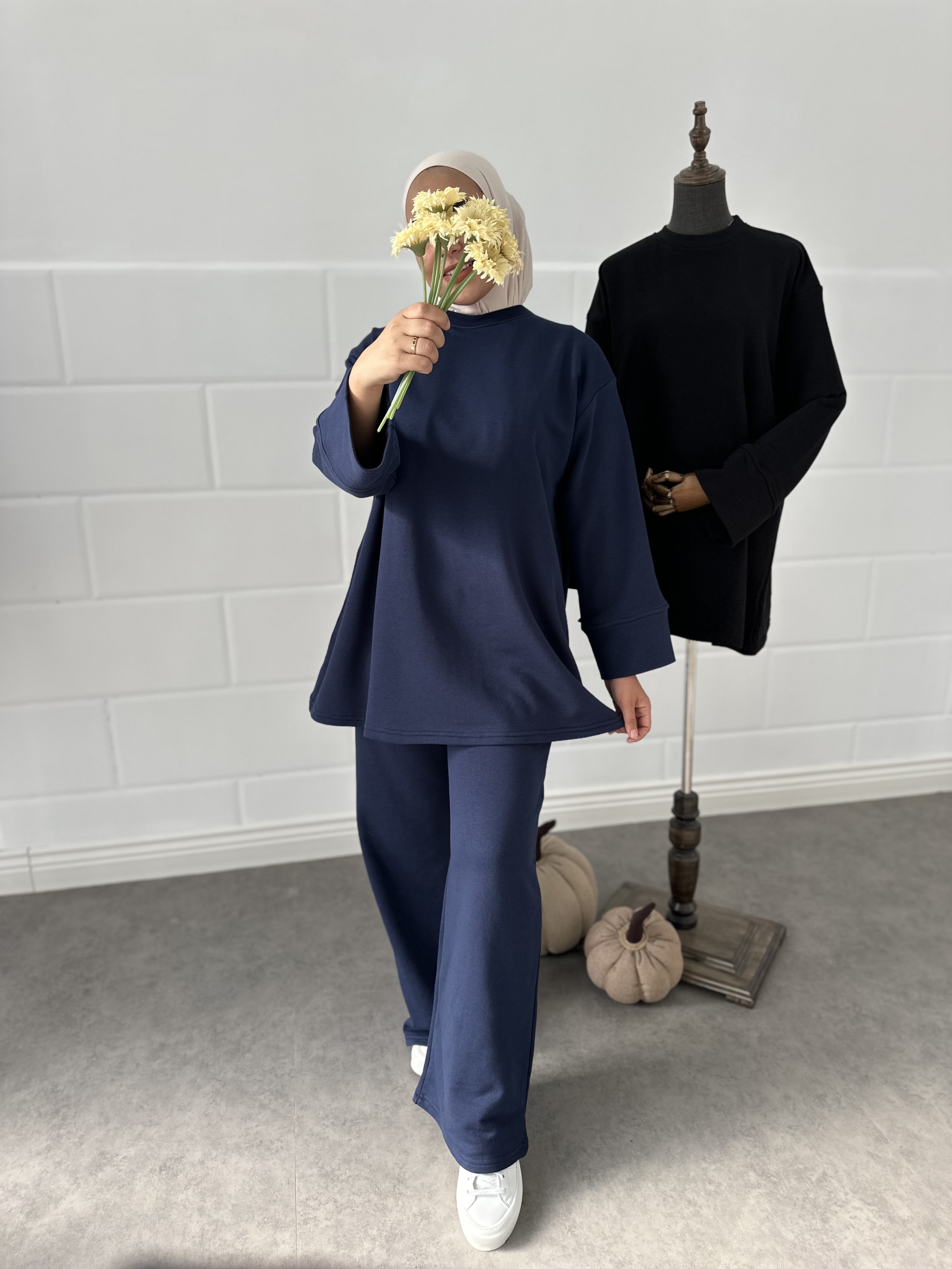 SET MODEST  - Taille: Taille 2 = 42-44 /manches simples  | Couleur: Bleu nuit